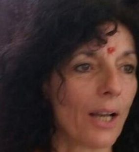Noelle a été formée à MBCT ou méditation pleine conscience en 2020. Elle a une expérience de 30 ans de yoga et une formation en Inde à Rishikesh de professeur de yoga. Elle connait très bien les GR et sentiers de randonnée du piémont et l'apiculture...